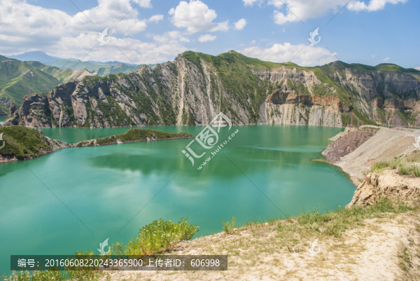 新疆高山湖泊