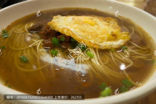 辣肉面加荷包蛋