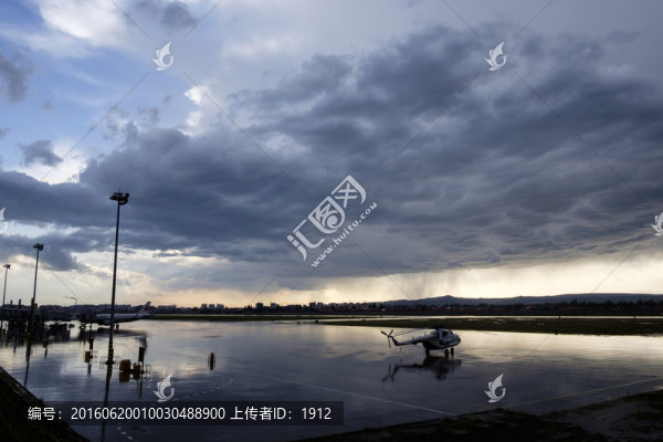 飛機(jī)場(chǎng)