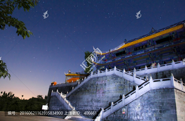 古建筑星空