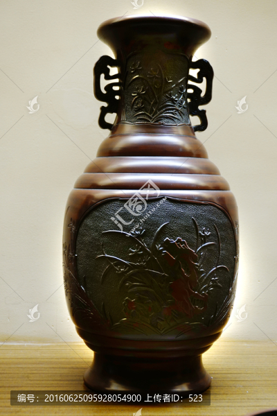 古典陶瓷花瓶