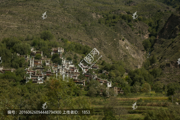 藏寨風(fēng)光