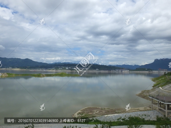 三峽水庫雨后初晴云彩絢麗