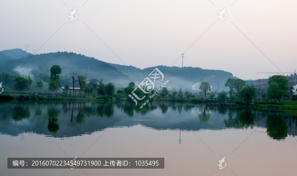 小湖風(fēng)光