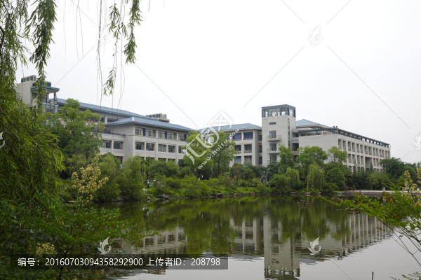 重慶大學(xué)