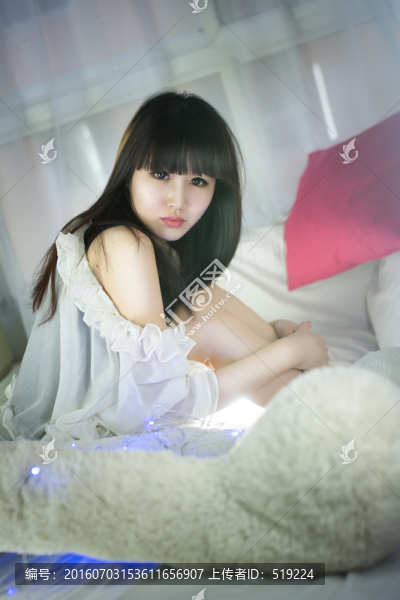 室內(nèi)小性感人像