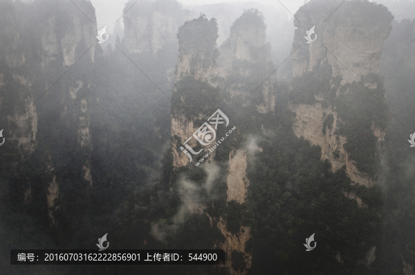 水墨群山