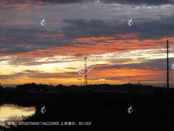 紅霞