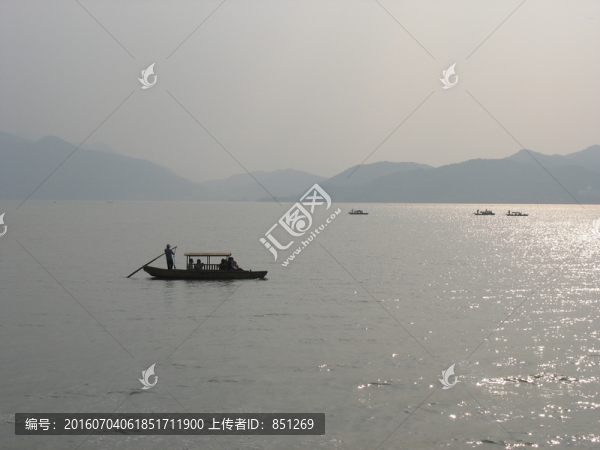 游船剪影