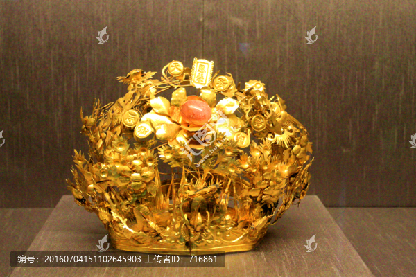 清代,金鑲寶鳳冠