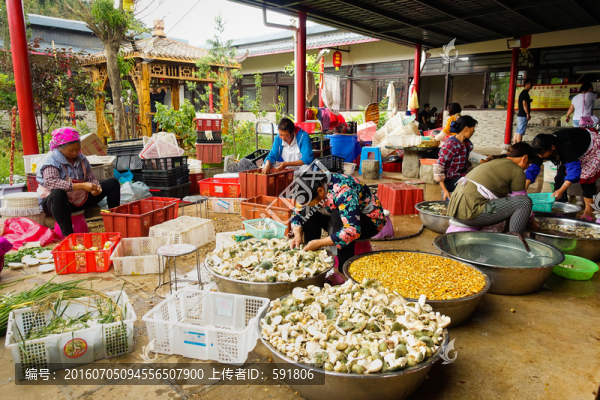 清洗食用野生菌