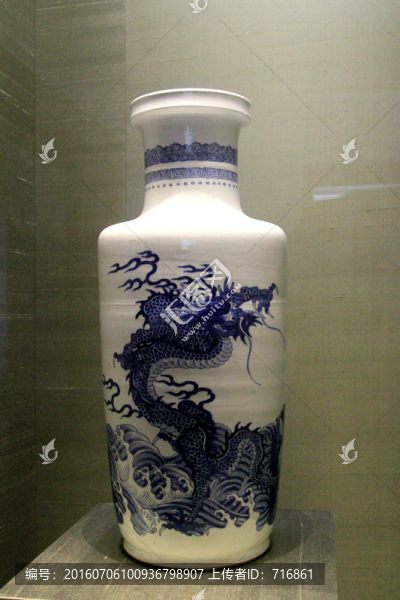 清代,康熙,青花海水龍棒槌尊