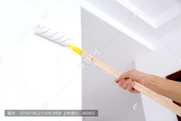 室內(nèi)墻面涂料滾涂作業(yè)