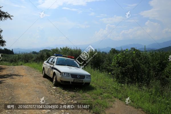 停在路邊的警車