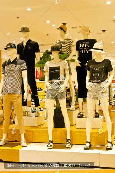 服裝店模特展示