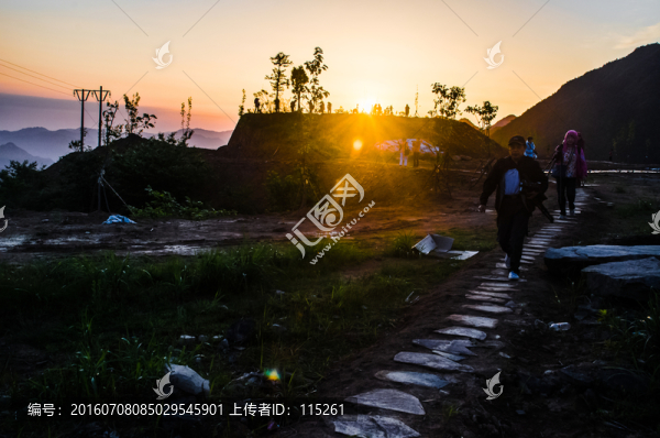 高臺(tái)日出