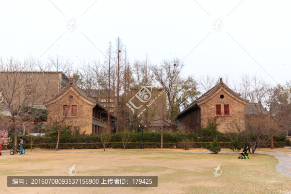 北大校園風(fēng)光靜園草坪燕京六院