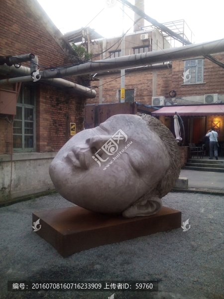 人頭雕像