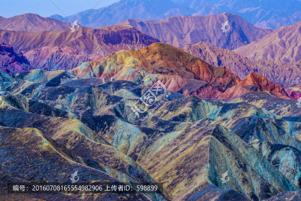 七彩丹霞地貌