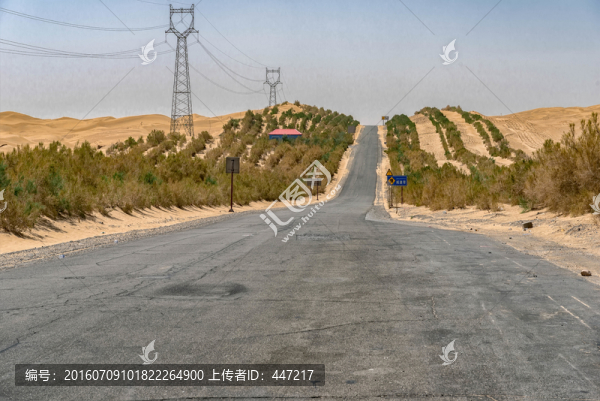 新疆輪臺(tái)沙漠公路