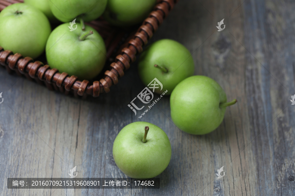 一筐小青蘋果
