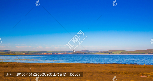草原湖泊