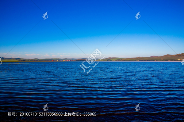 草原湖泊