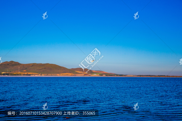 草原湖泊