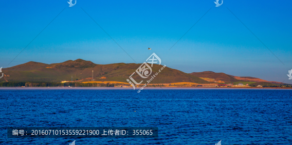 草原湖泊