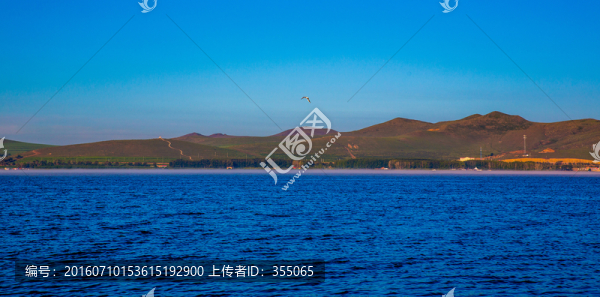 草原湖泊