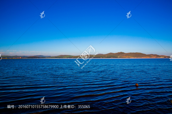 草原湖泊