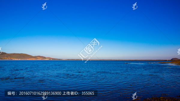 草原湖泊