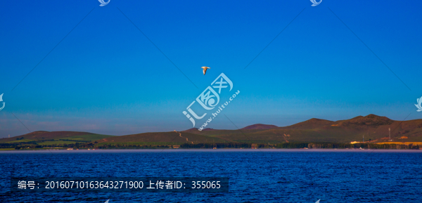 草原湖泊