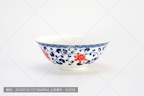 一只青花茶碗