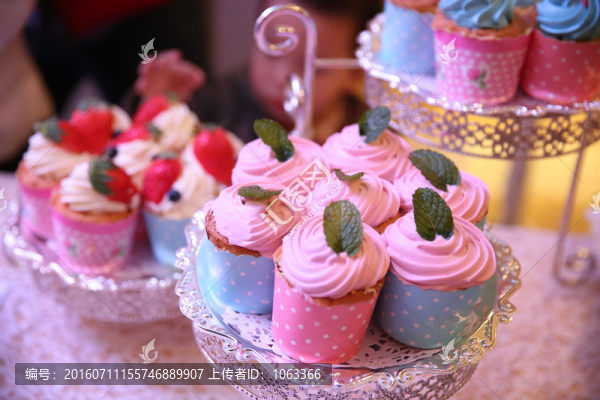婚禮甜品臺(tái)