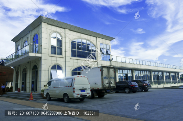 港口的房子與車輛