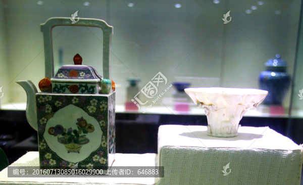 瓷花果茶壺,德化窖白釉樹(shù)頭盃