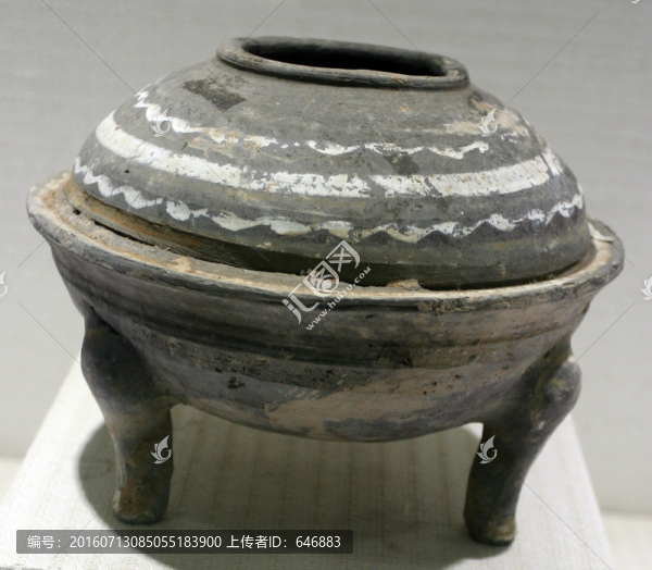 彩繪三足釜