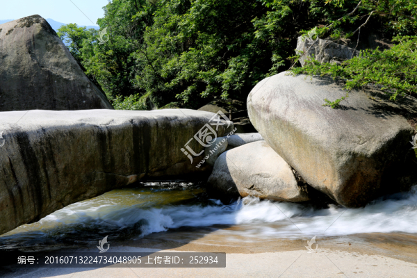 清泉石上流