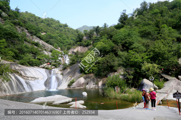 山泉