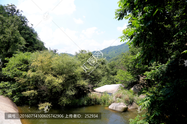 溪水