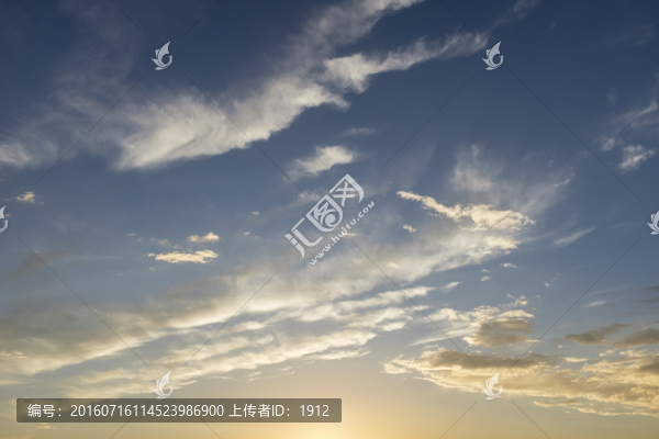 天高云淡