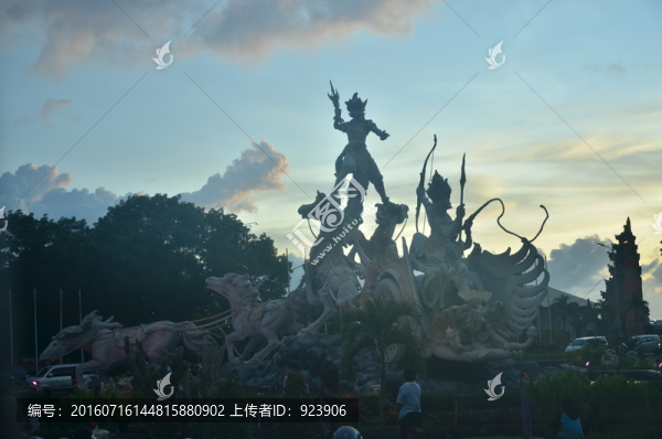 巴厘島路邊雕塑