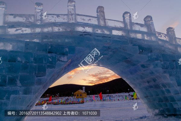 冰雕與夕陽