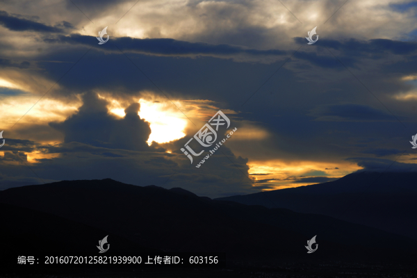 彩霞