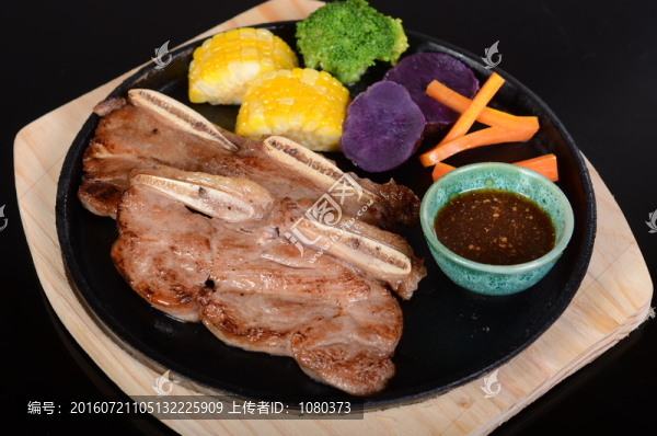 鐵板牛仔骨