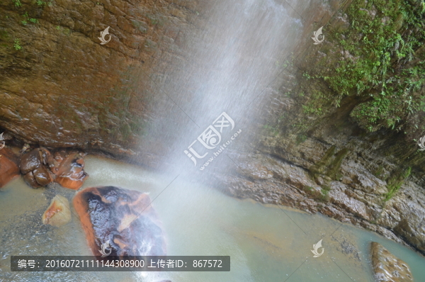 水與石頭