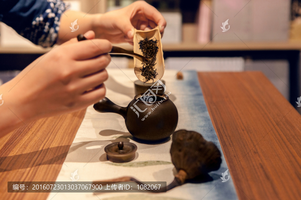 投茶