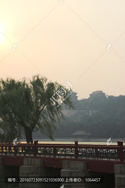頤和園昆明湖畔
