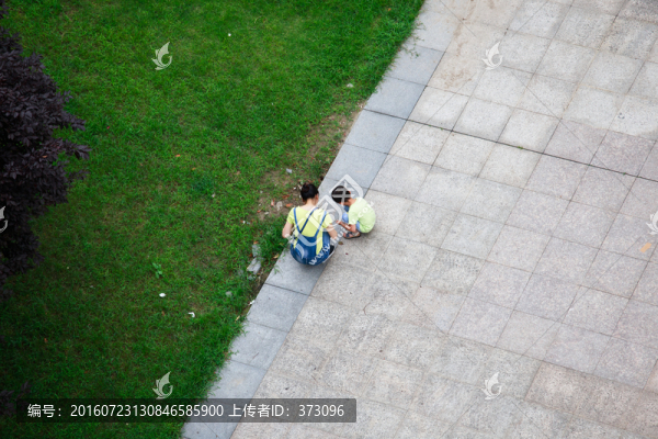 玩耍的母子
